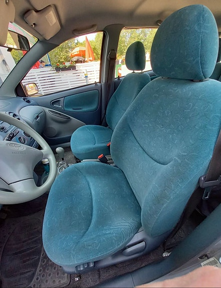 Toyota Yaris 7 of 13