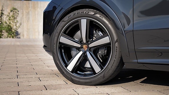 Porsche Cayenne 10 of 10