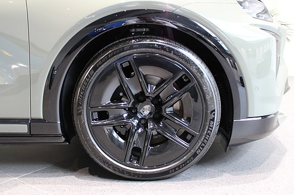 Porsche Cayenne 16 of 18