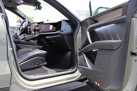 Porsche Cayenne 15 of 18