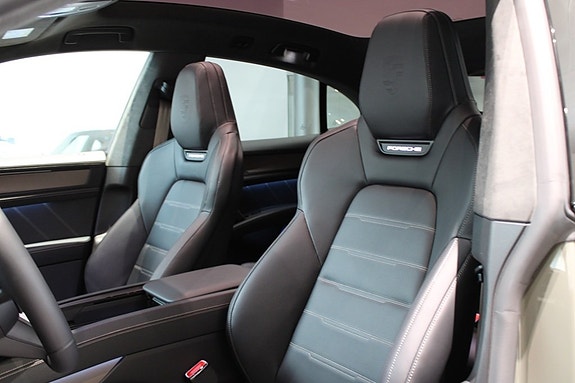 Porsche Cayenne 3 of 18