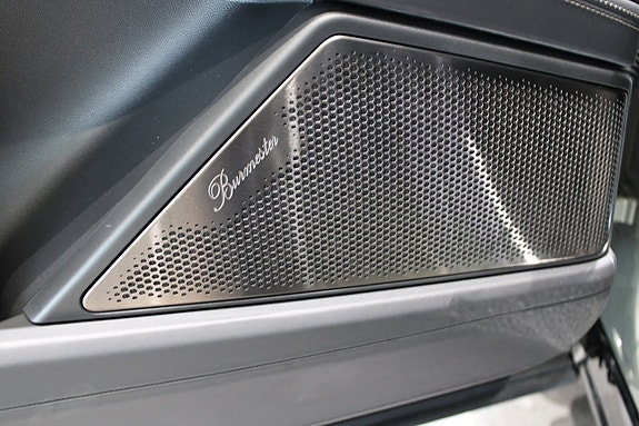 Porsche Cayenne 12 of 18