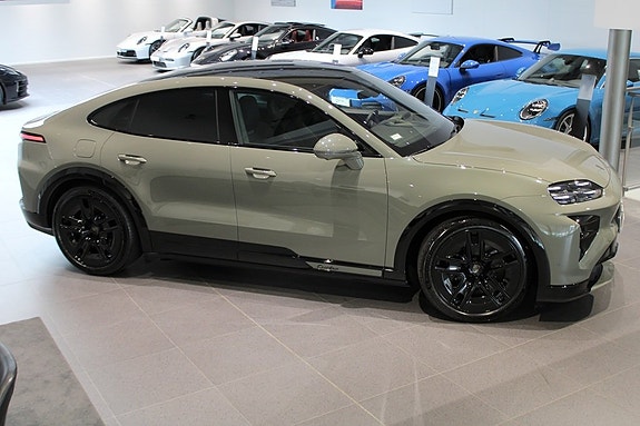 Porsche Cayenne 6 of 18