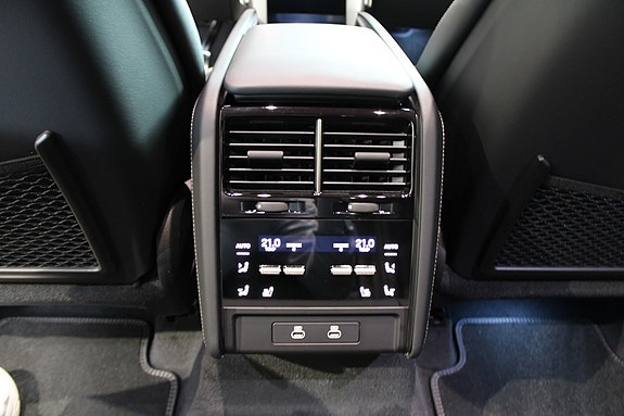 Porsche Cayenne 18 of 18