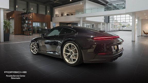 Porsche 911 GT3 2 of 16