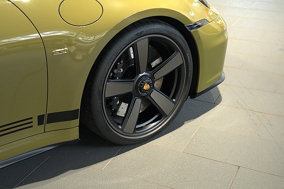 Porsche 992 5 of 17