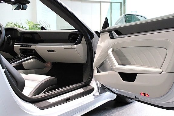 Porsche 911 Targa 4S 5 of 17