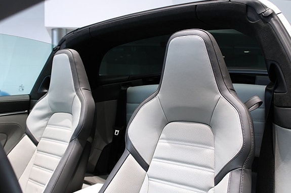 Porsche 911 Targa 4S 4 of 17