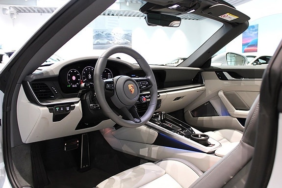 Porsche 911 Targa 4S 3 of 17