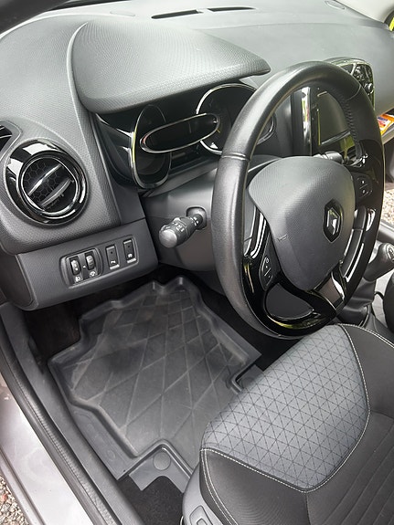 Renault Clio 17 of 24