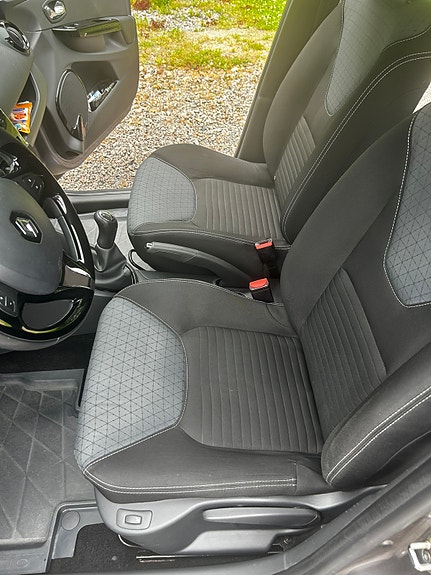 Renault Clio 18 of 24
