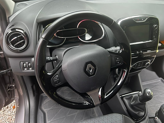 Renault Clio 16 of 24