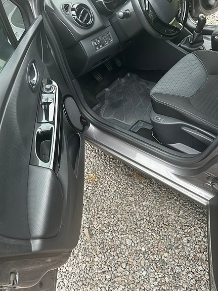 Renault Clio 21 of 24