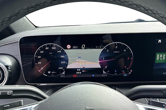 Mercedes-Benz V300 d 8 of 13