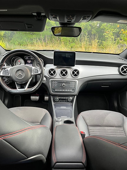 Mercedes-Benz CLA250 2 of 6
