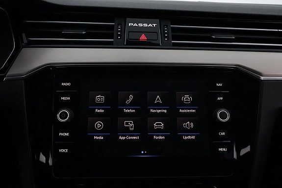 Volkswagen Passat Alltrack 17 of 27