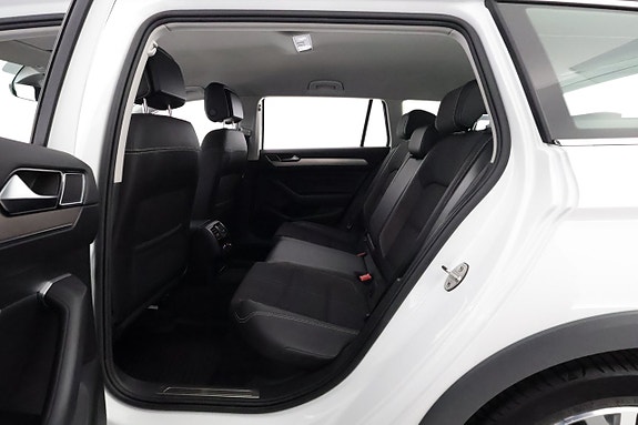Volkswagen Passat Alltrack 12 of 27