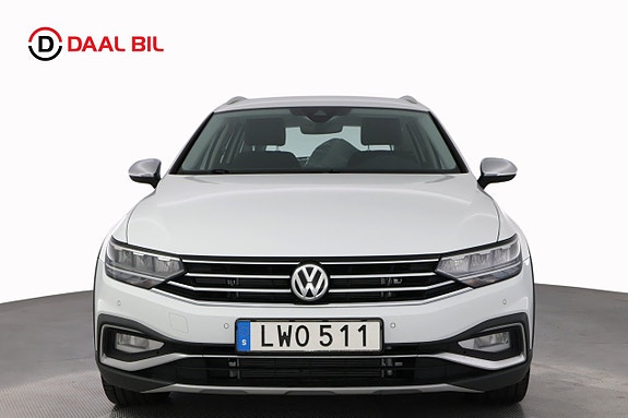 Volkswagen Passat Alltrack 2 of 27