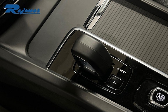 Volvo XC60 13 of 20
