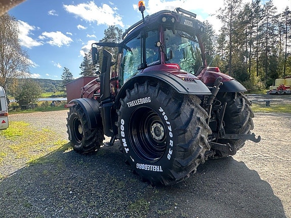 Valtra jorbrukstraktor 4 of 5