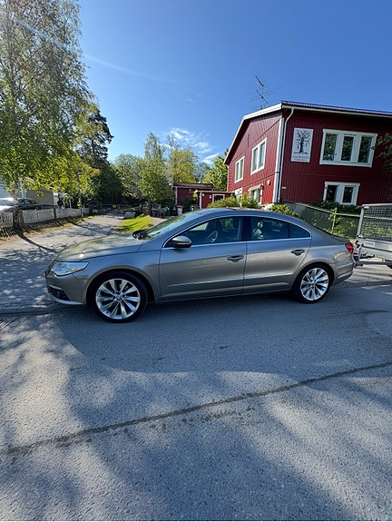 Volkswagen Passat CC 2 of 6