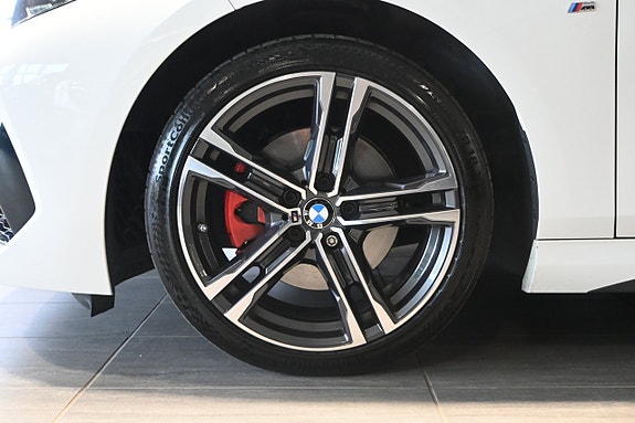 BMW 218i 6 of 26