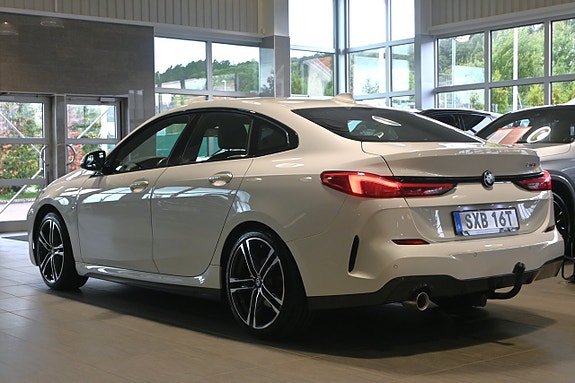 BMW 218i 3 of 26
