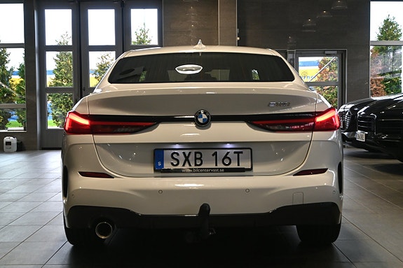 BMW 218i 4 of 26