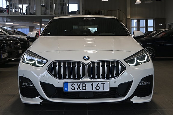 BMW 218i 5 of 26
