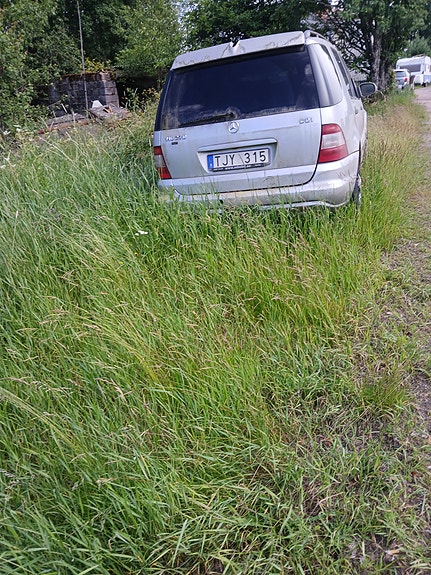 Mercedes-Benz ML270 2 of 4
