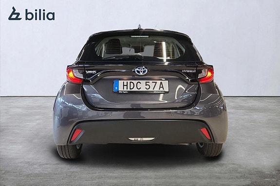 Toyota Yaris 4 of 19