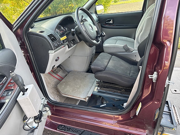 Chevrolet Uplander 6 of 11