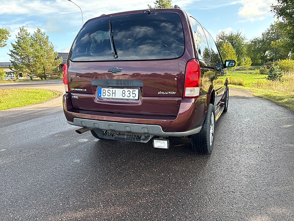 Chevrolet Uplander 2 of 11