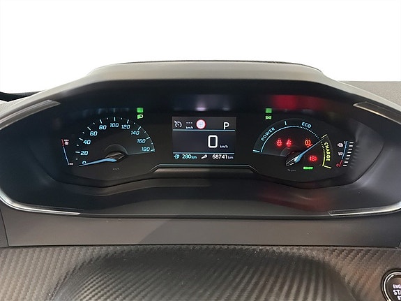 Peugeot e-2008 9 of 16