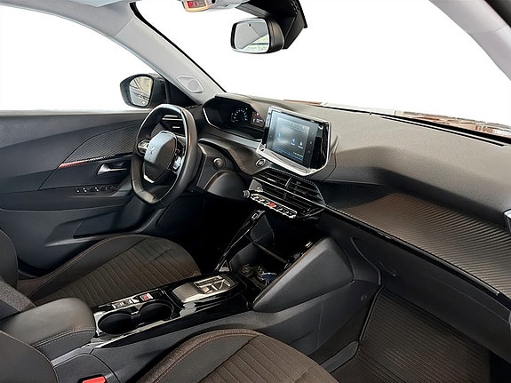 Peugeot e-2008 12 of 16