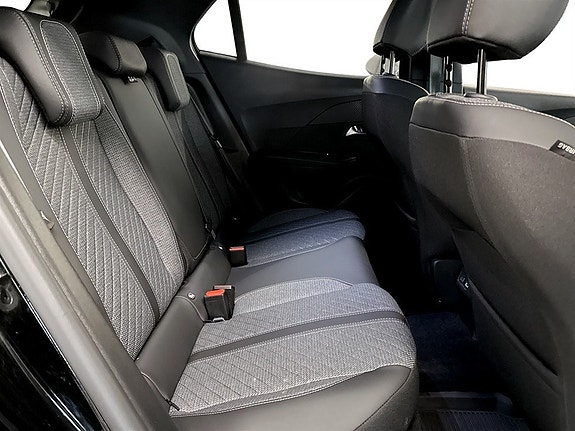 Peugeot 2008 15 of 18