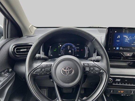 Toyota Yaris 9 of 16