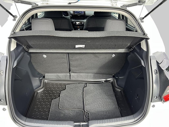 Toyota Yaris 10 of 16