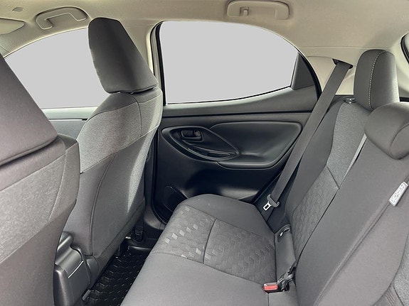 Toyota Yaris 7 of 16