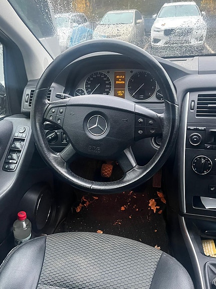 Mercedes-Benz B170 8 of 11