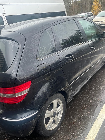 Mercedes-Benz B170 5 of 11