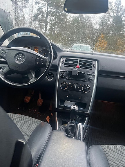 Mercedes-Benz B170 7 of 11