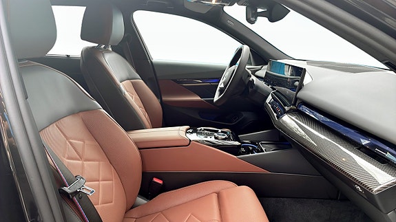 BMW i5 3 of 12
