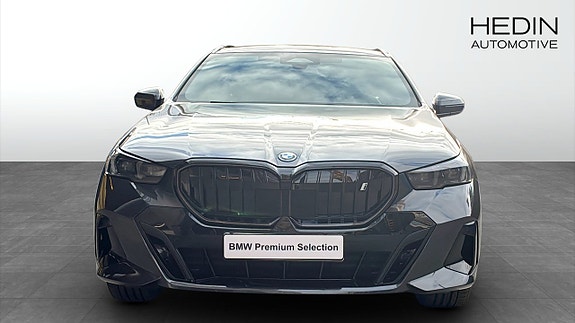 BMW i5 8 of 12