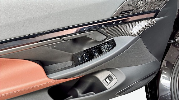 BMW i5 11 of 12