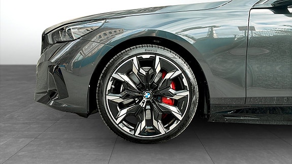 BMW i5 9 of 12