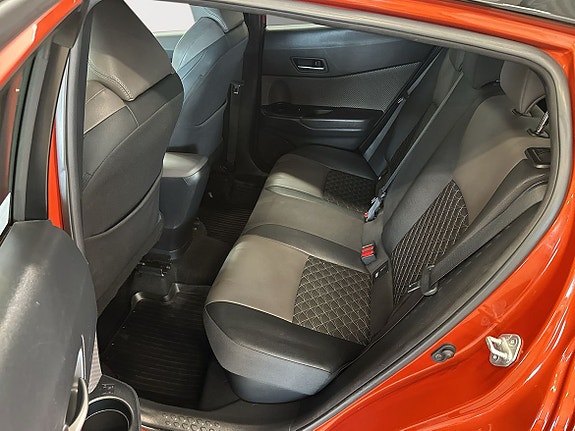 Toyota C-HR 8 of 12