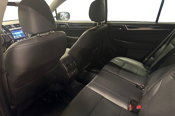 Subaru Outback 14 of 30
