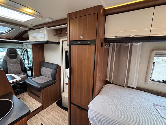 LMC Premium T 711 -Alde- Aut -Långbädd- Toa/dusch bak 14 of 18