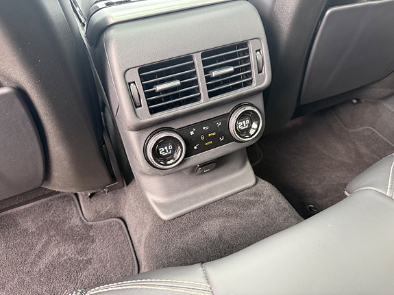 Land Rover Range Rover Velar 25 of 30